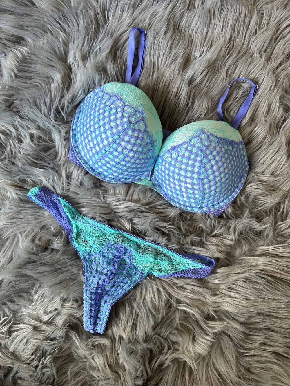 Victoria’s Secret - Very Sexy Lace Push-Up Bra & Thong Set - SIZE 32DDD/M